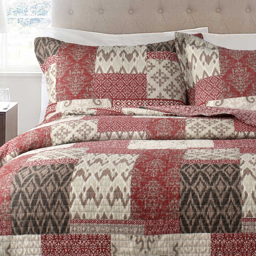 Classic Aberdeen Queen - Sized Bed Coverlet Set for a Rustic Home Decor