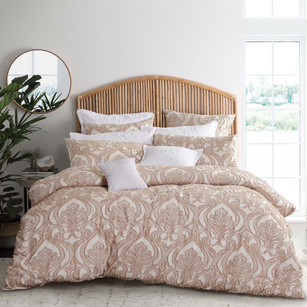 King - Sized Amari Linen Quilt Cover Set with Classic Pattern
