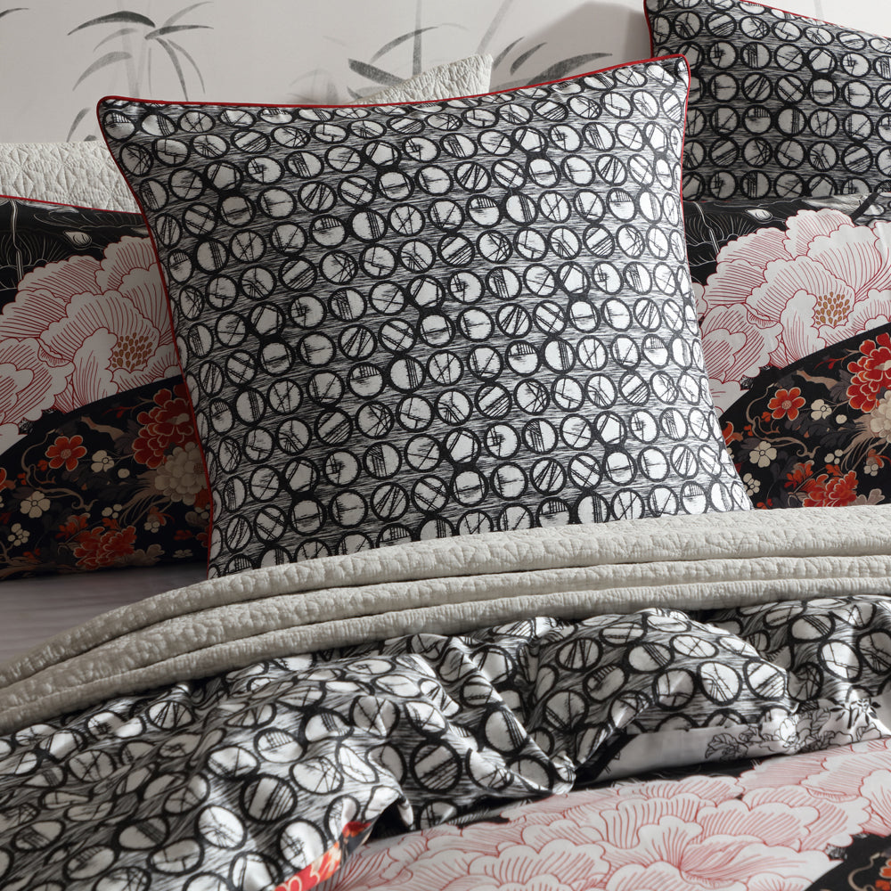 Exquisite Yume Red European-Style Pillowcase for a Sophisticated Bed Decoration