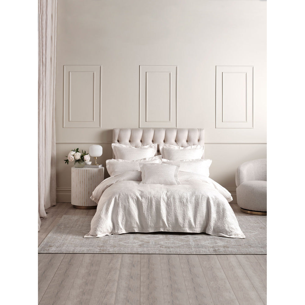 Luxurious Winston White Queen - Sized Bed Quilt Cover Set for Timeless Bedroom Decor