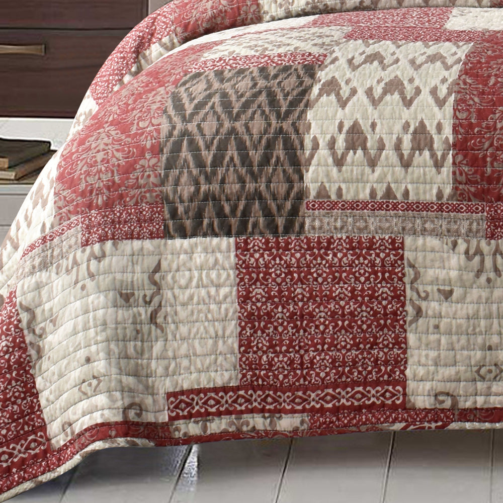 Classic Aberdeen Queen - Sized Bed Coverlet Set for a Rustic Home Decor