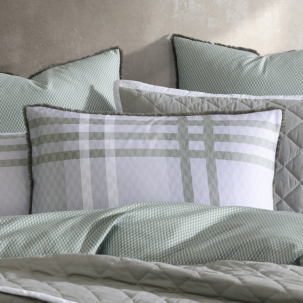 Stylish Logan and Mason Yarmouth Sage King - Size Quilt Cover Set