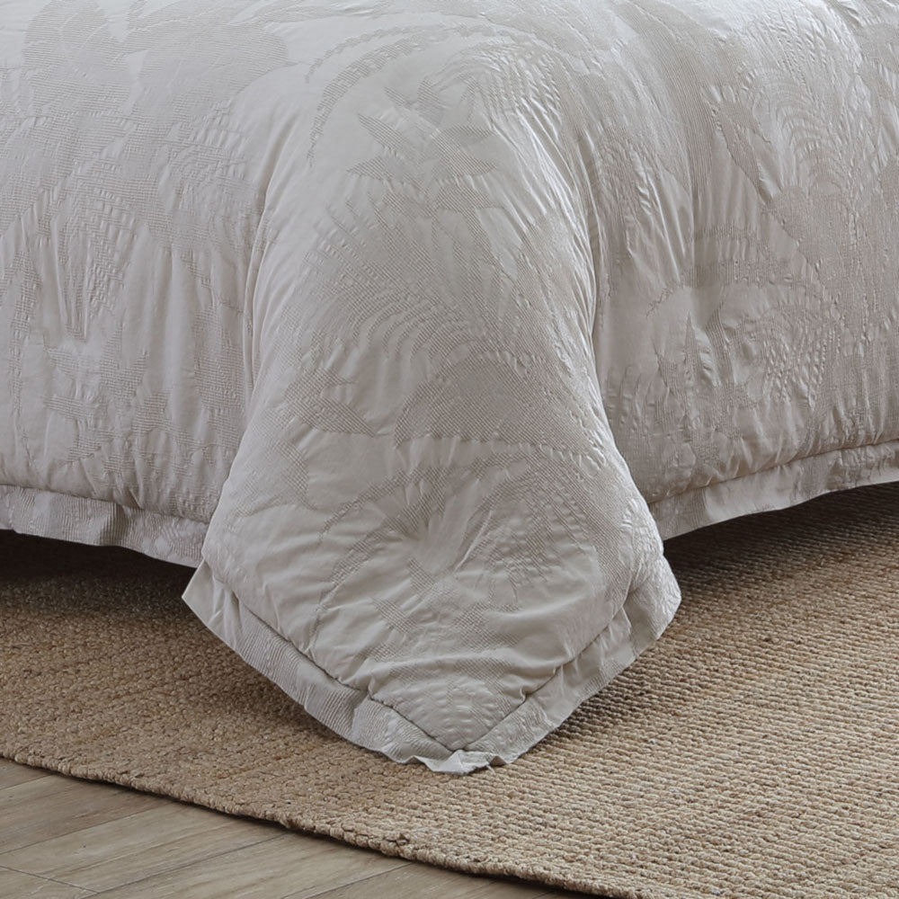 Queen-Size Tommy Bahama Abalone Linen Quilt Cover Set for a Relaxing Bedroom