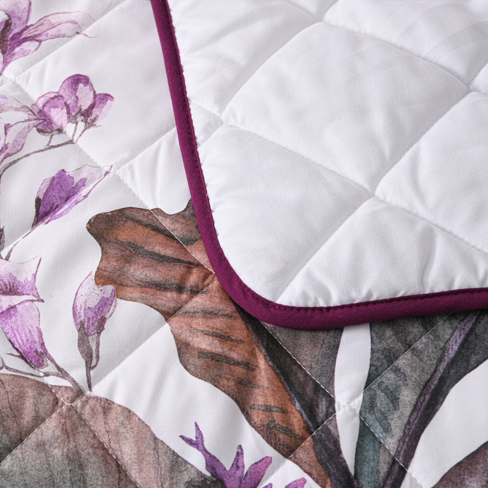 Abigail Berry King-Sized Bed Bedspread Set for a Luxurious Bedroom Decor