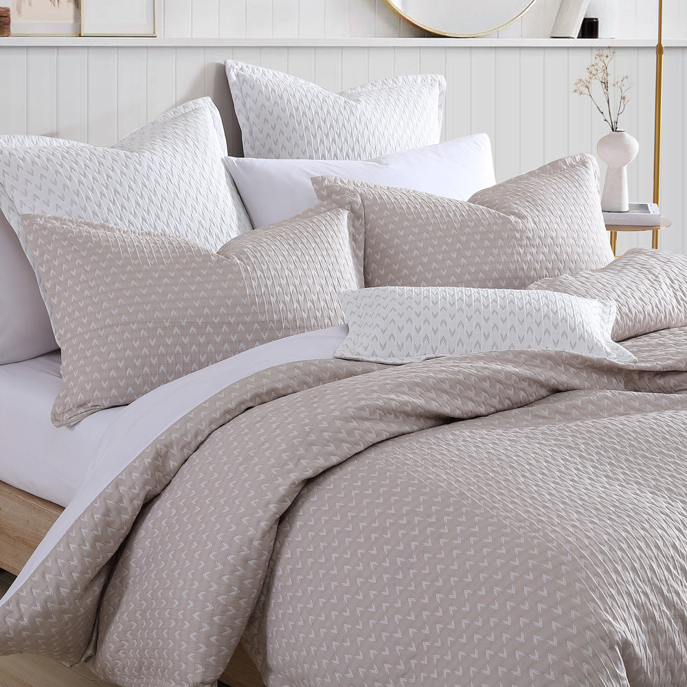 Super King Platinum Varsity Linen Quilt Cover Set with Co - ord Pillowcases