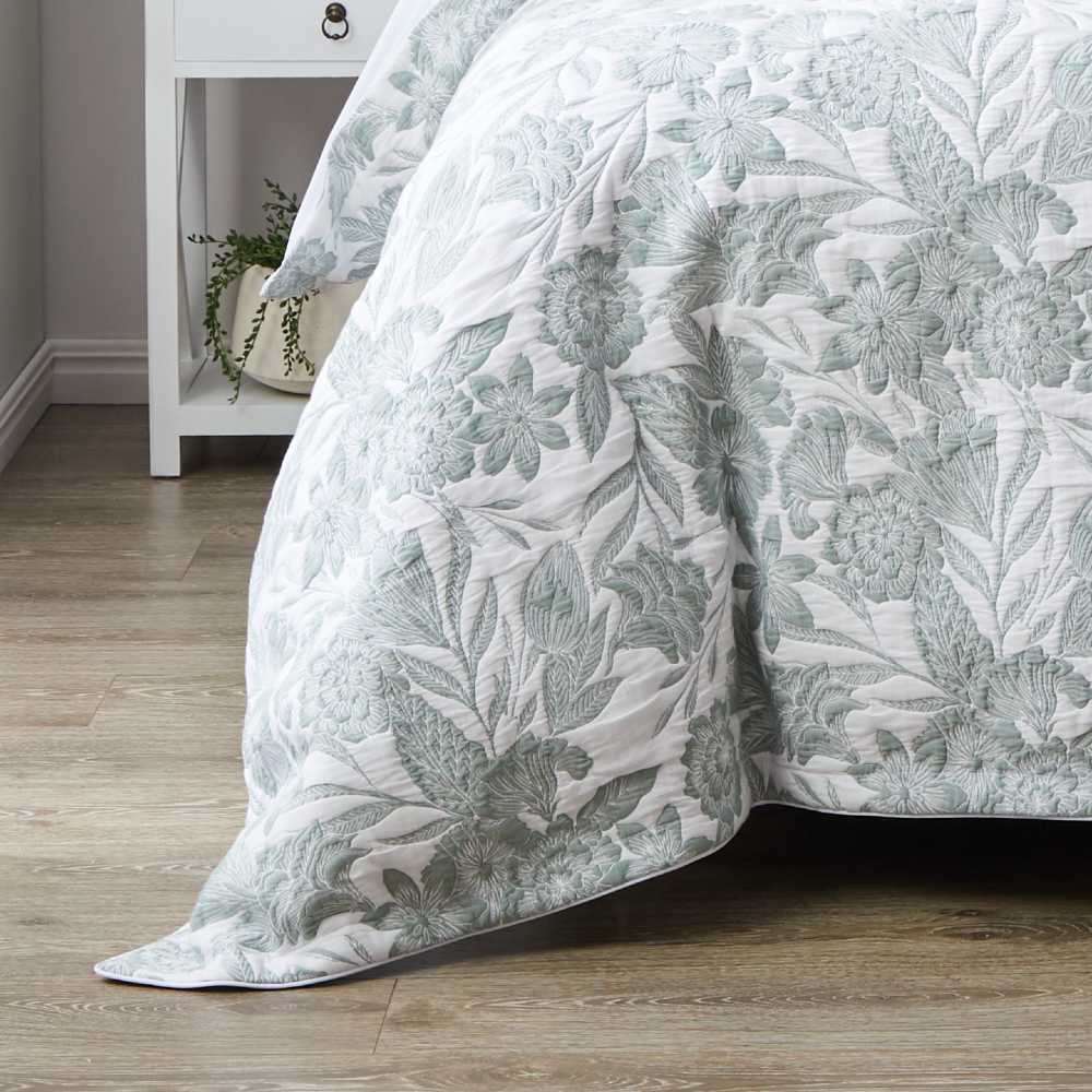 Queen - Sized Hayman Mist Quilt Cover Set for Bed in Private Collection