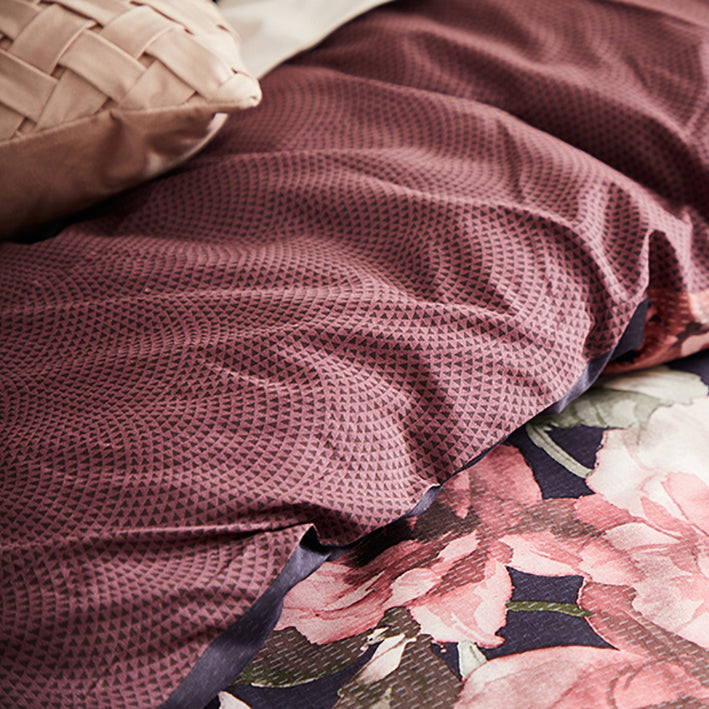 Logan and Mason Ari Navy Queen - Sized Bed Exquisite Quilt Cover Set