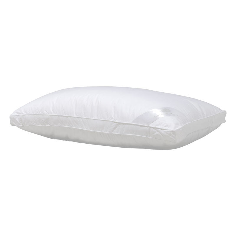 Logan & Mason Lightweight Blended Microfibre Standard-Size Pillow with Softness and Support