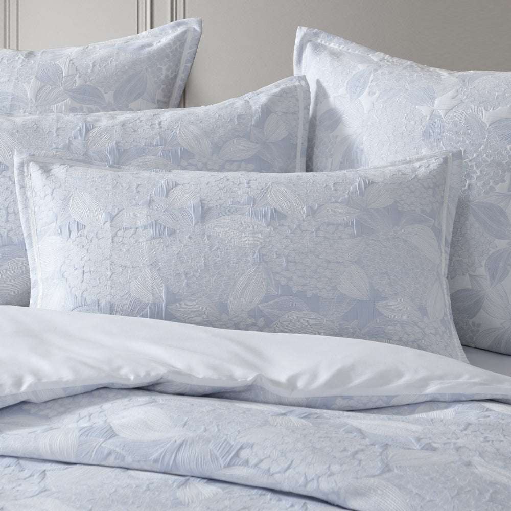 Luxurious Super King Hydrangea Chambray Quilt Cover Set
