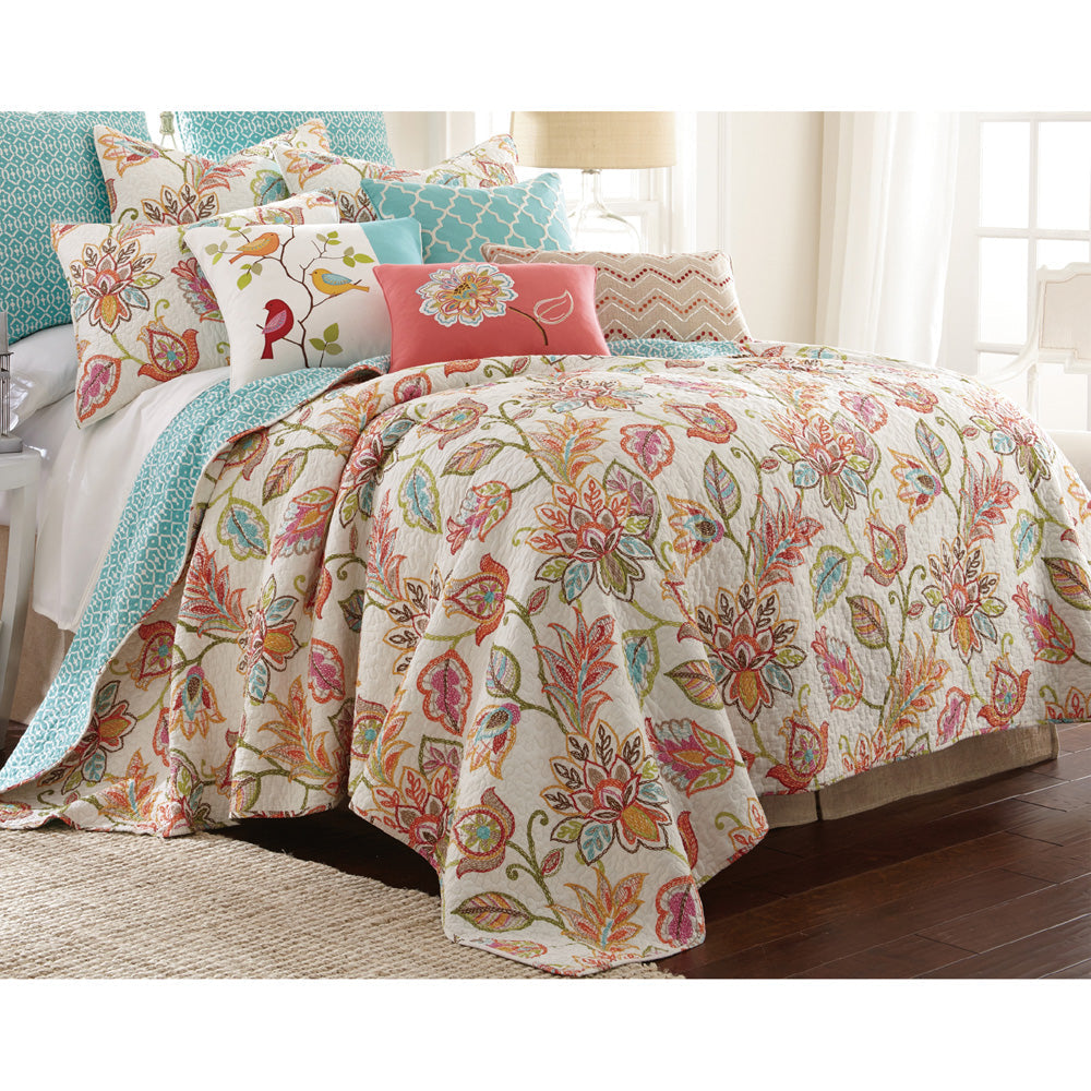 Sophia Queen-Size Bed Coverlet Set: A Traditional Floral Bedding Option