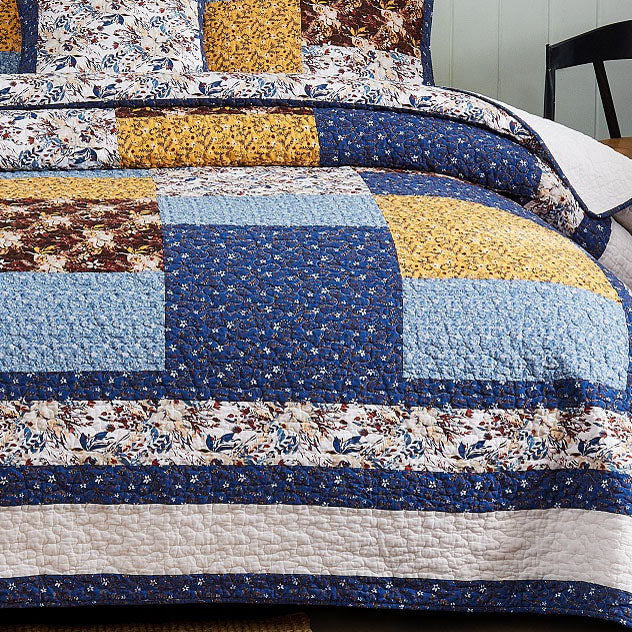 King - Sized Sycamore Patchwork Coverlet Set with Matching Pillowcases