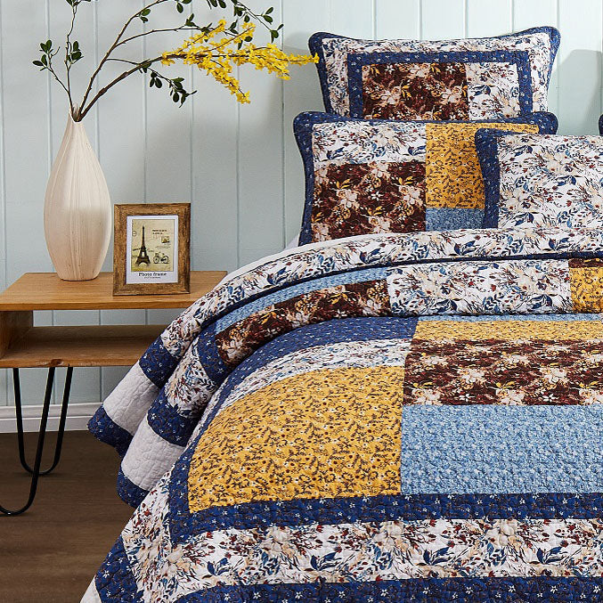 King - Sized Sycamore Patchwork Coverlet Set with Matching Pillowcases