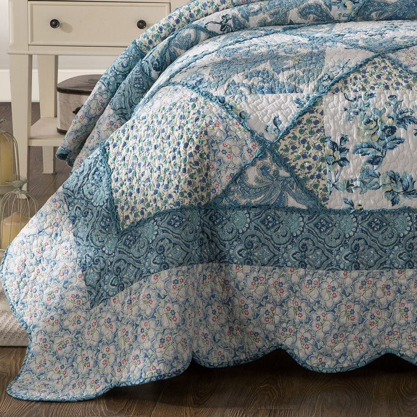 Blue Bouquet Patterned Bed Coverlet Set for Queen - Sized Bed with Matching Pillowcases