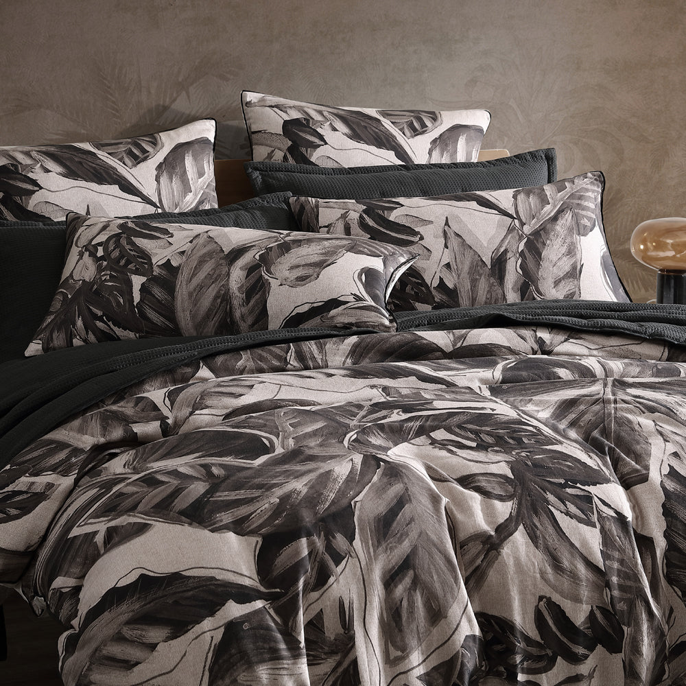 Elio Black Quilt Cover Set for Queen-Sized Bed, Ideal for Bedroom Decor
