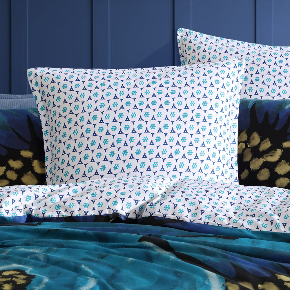 Exquisite Avalon Blue European-Style Hand-Drawn Geometric Print Pillowcase