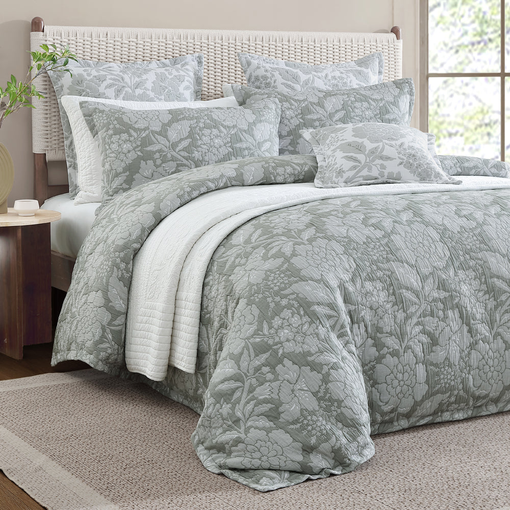 Julieta Thyme Super King Quilt Cover Set with Traditional Floral Design