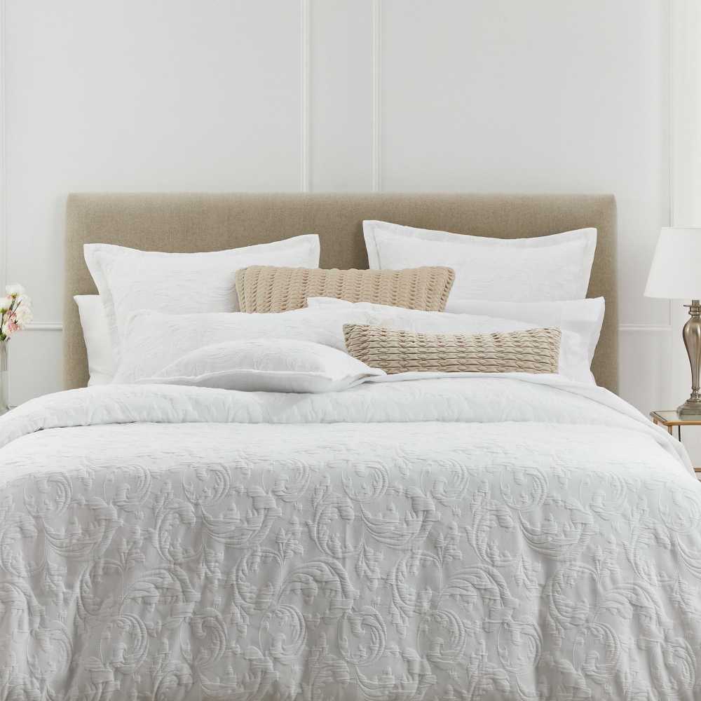 Exquisite Parisi White Quilt Cover Set for Queen - Sized Bed in Private Collection