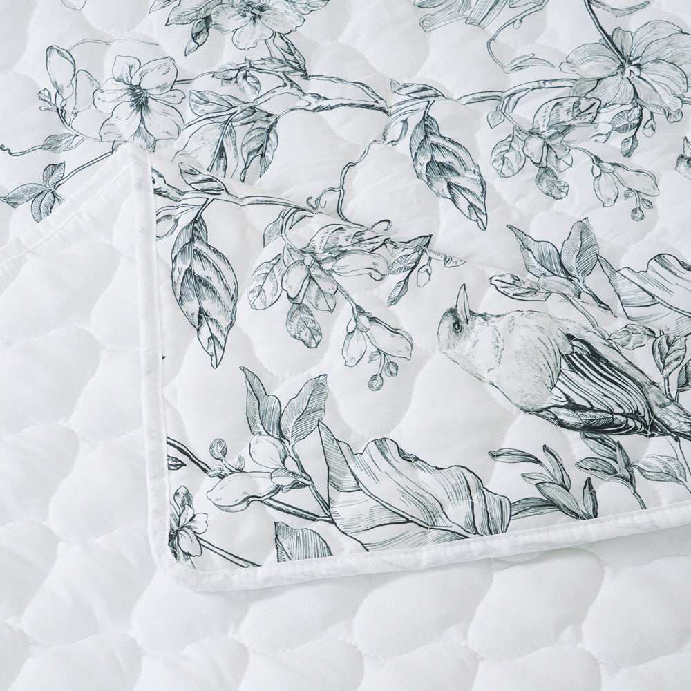 Exquisite Gracie White Bedspread Set for King-Size Bed