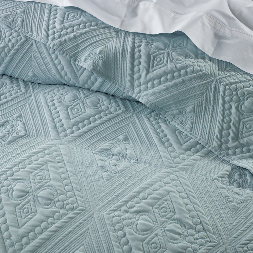 Elegant Aspen Sky Blue Bedspread Set for Queen - Size Beds