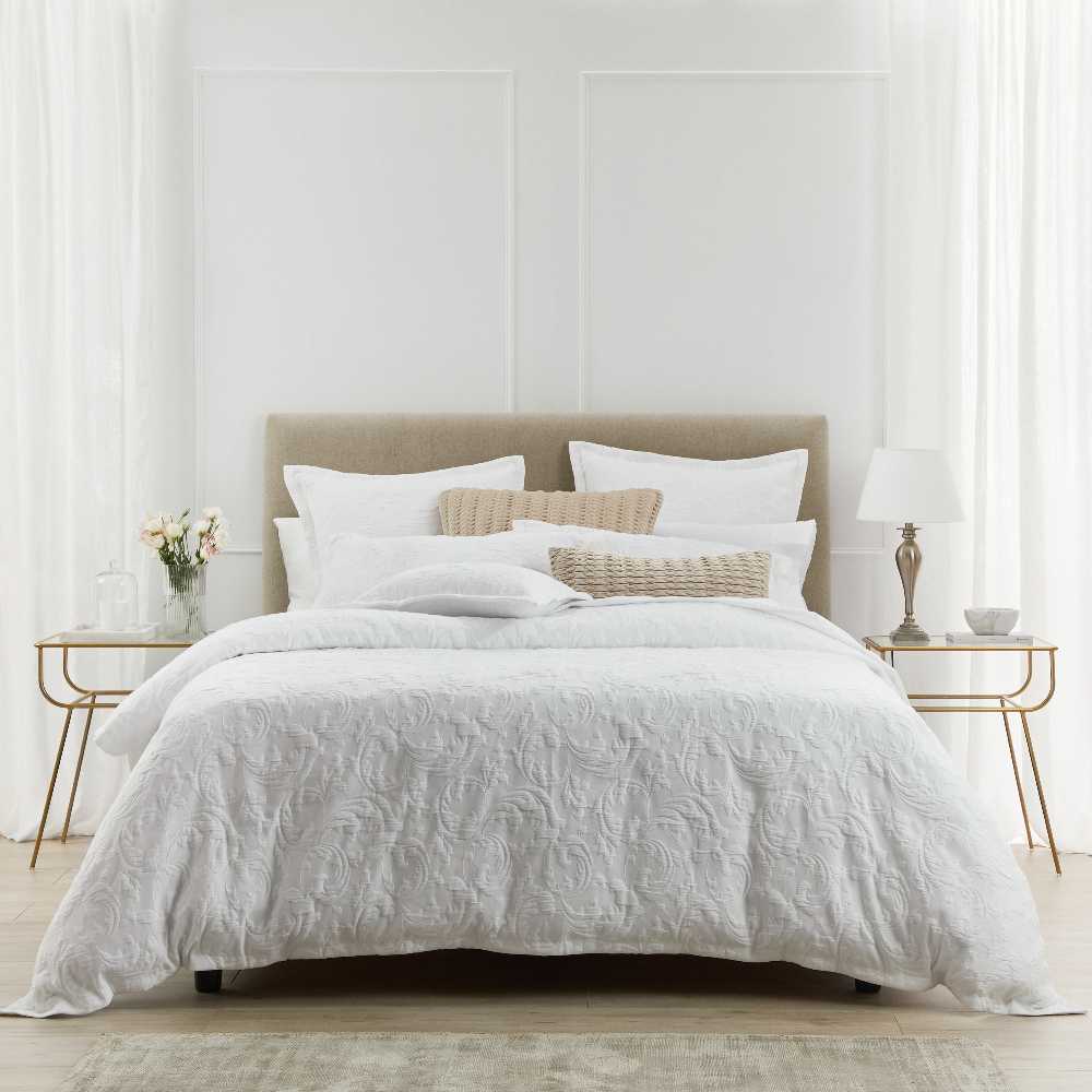 Exquisite Parisi White Quilt Cover Set for Queen - Sized Bed in Private Collection