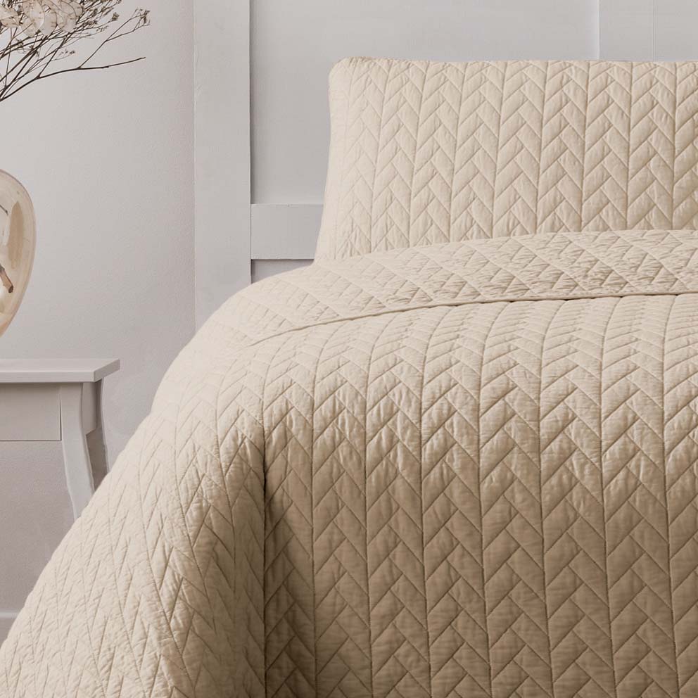 Queen - Sized Maya Linen Quilt Cover Set with Soft Patterns