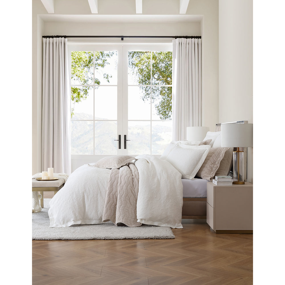 Luxurious Marbella Ivory Queen - Sized Quilt Cover Set