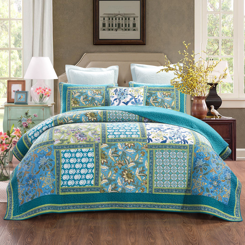 Luxurious Aquamarine Floral Patchwork Coverlet Set for Queen - Sized Bed