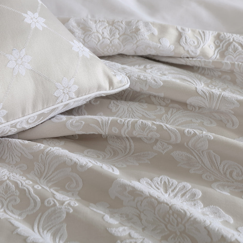 Luxurious Chantilly Linen Queen - Size Quilt Cover Set