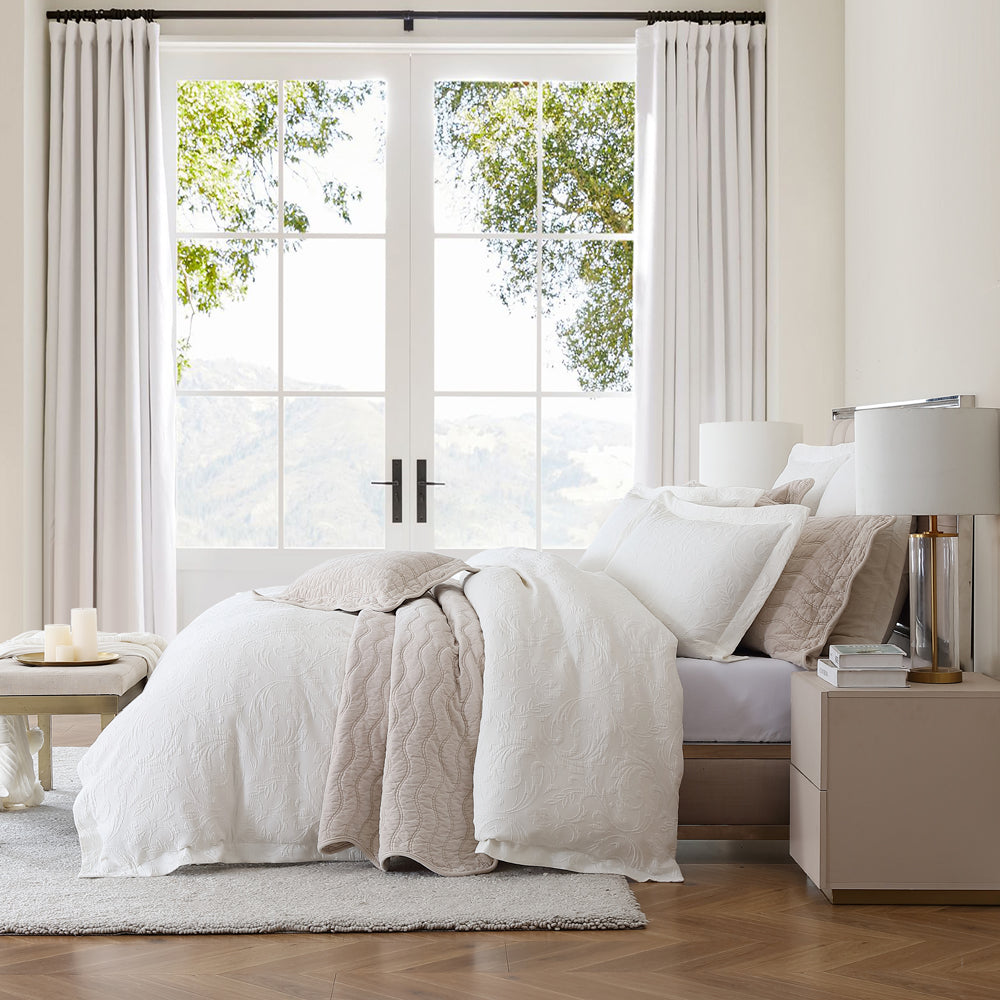 Luxurious Marbella Ivory Queen - Sized Quilt Cover Set