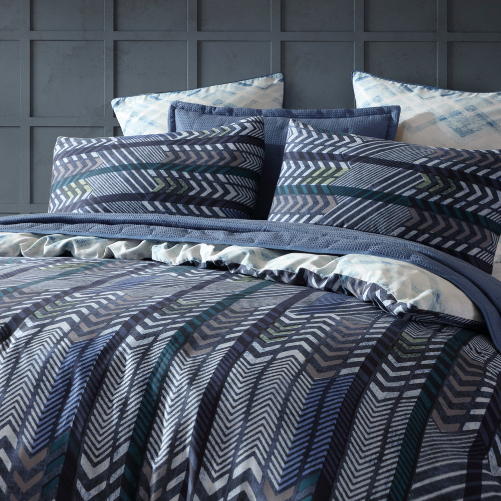 Stylish Men's Chevron Stripe Queen Bed Quilt Cover Set