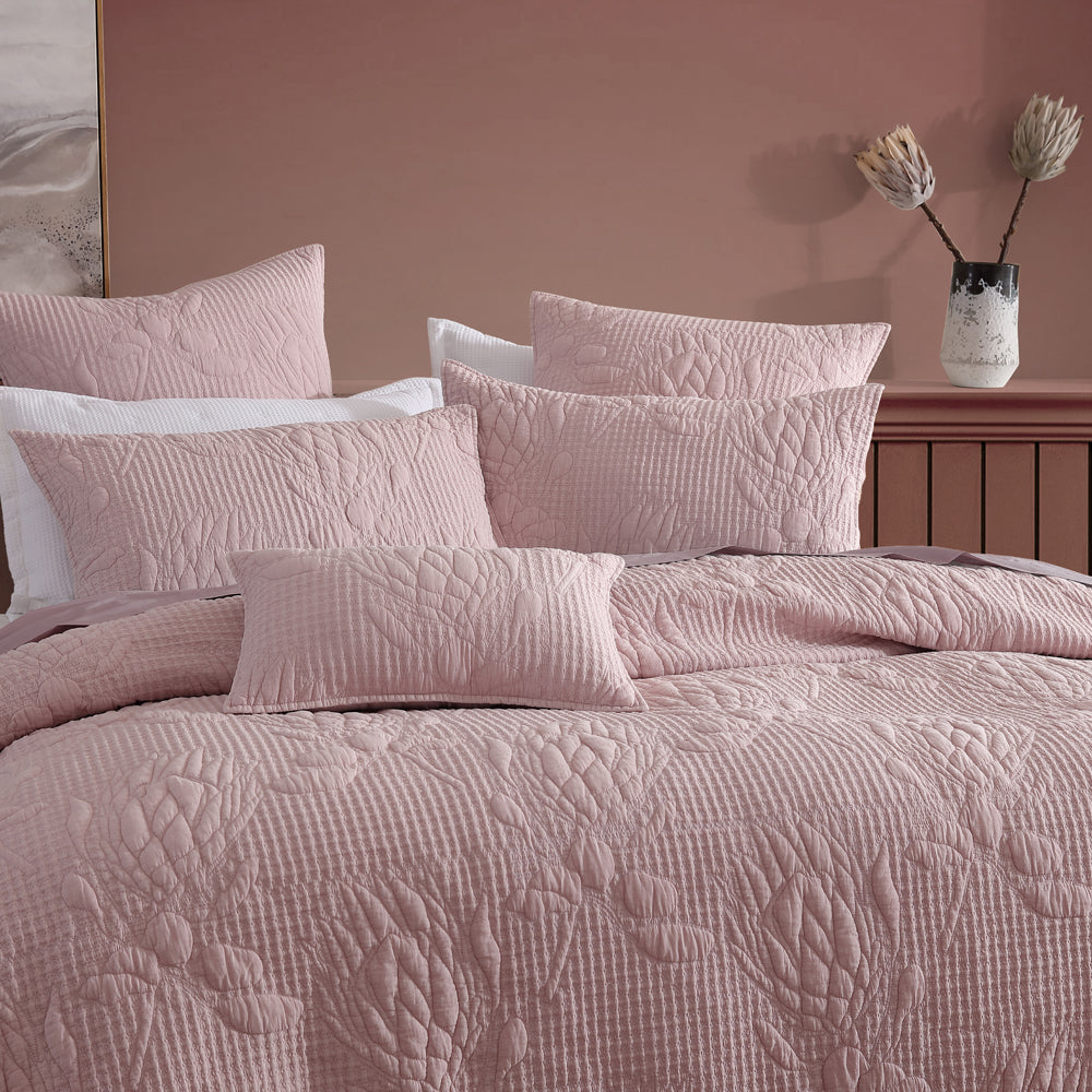 Queen-Size Flourish Rose Quilt Cover Set with Vintage Charm