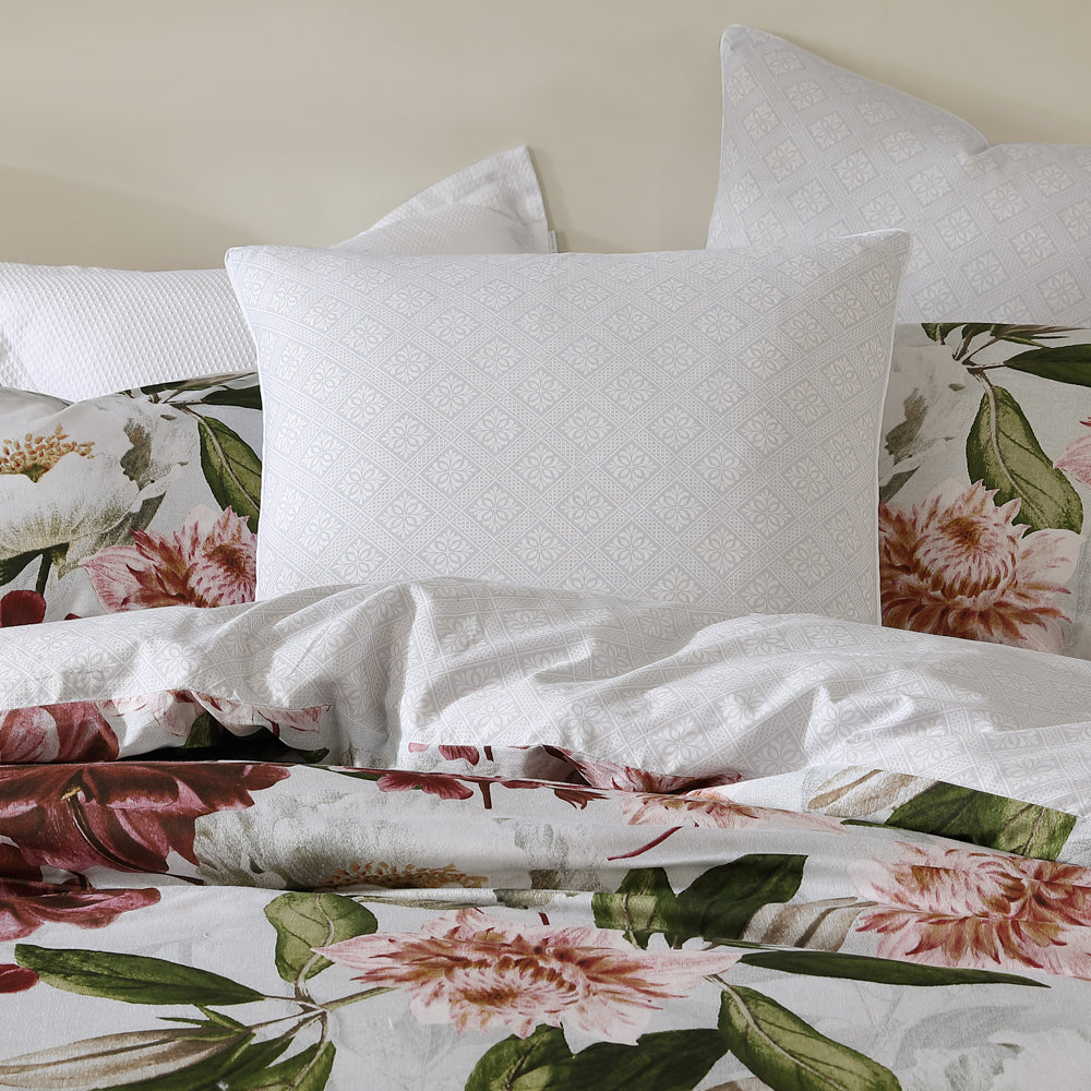 Exquisite Blush-toned European-style Pillowcase with Charming Design