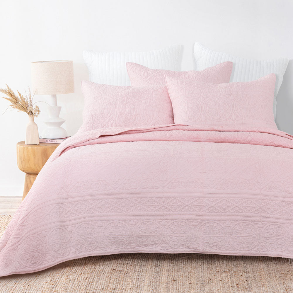 Soft Rose Quartz Queen Bed Coverlet Set with Textured Design