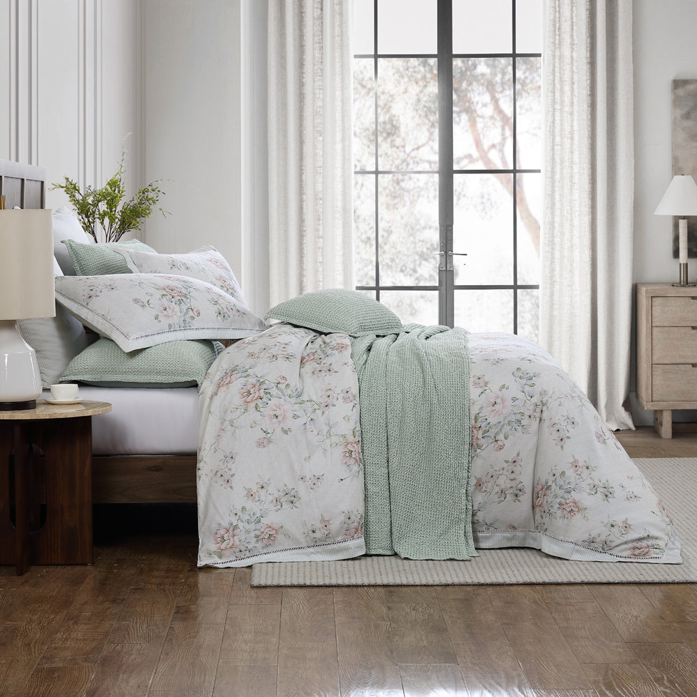 Liyana Frost Queen - Sized Bed Quilt Cover Set with Elegant Floral Design