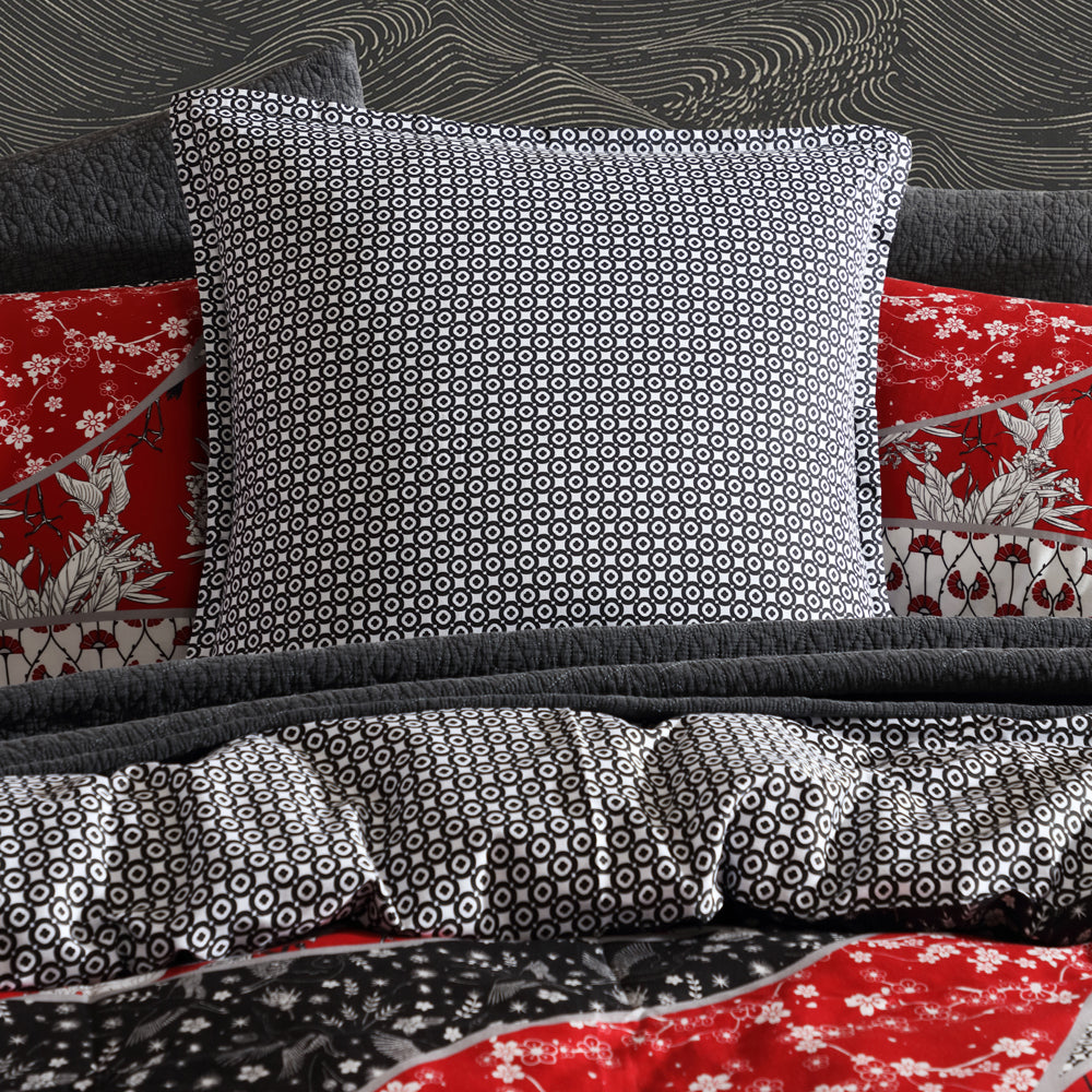 Stunning Maru Red Super King Quilt Cover Set with Asian Charm