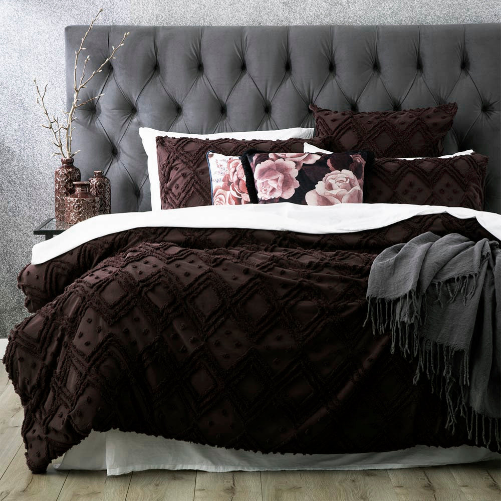Luxurious Medallion Plum Quilt Cover Set Specially Designed for King - Sized Beds