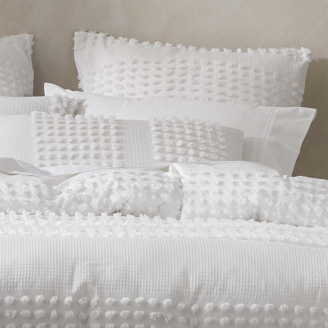 Double Bed Dreamy White Chenille Quilt Cover Set with Bountiful Texture