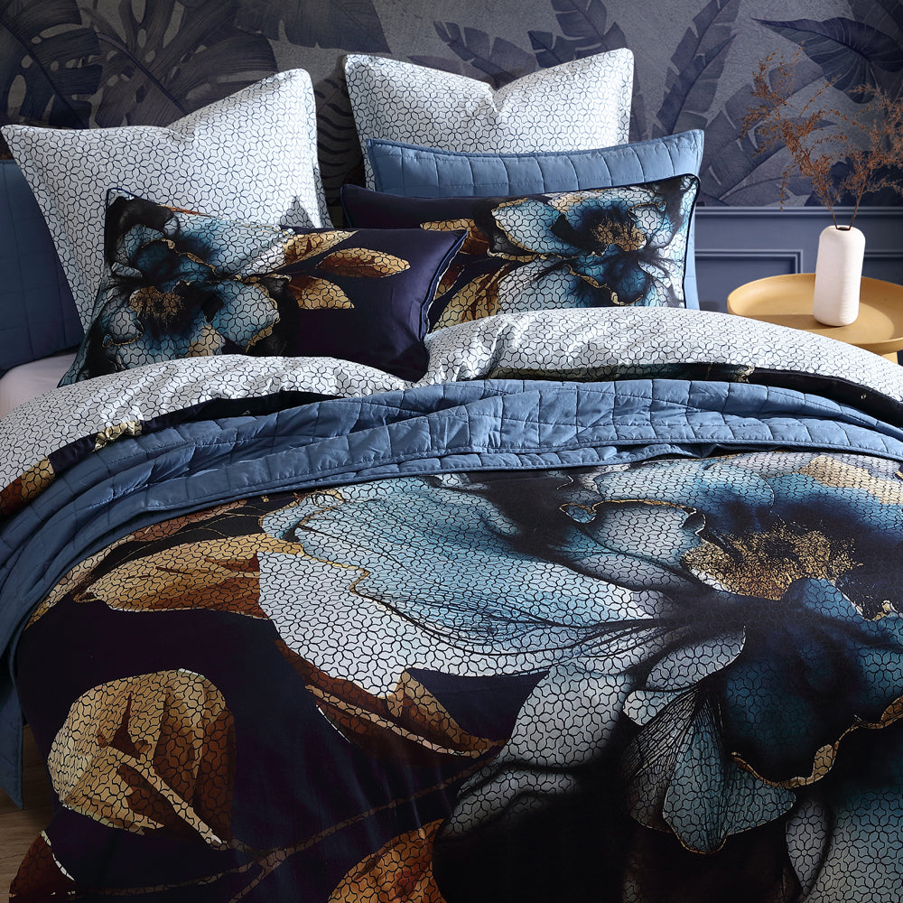 King-Size Golden Glow Navy Quilt Cover Set for a Luxurious Bed Decor
