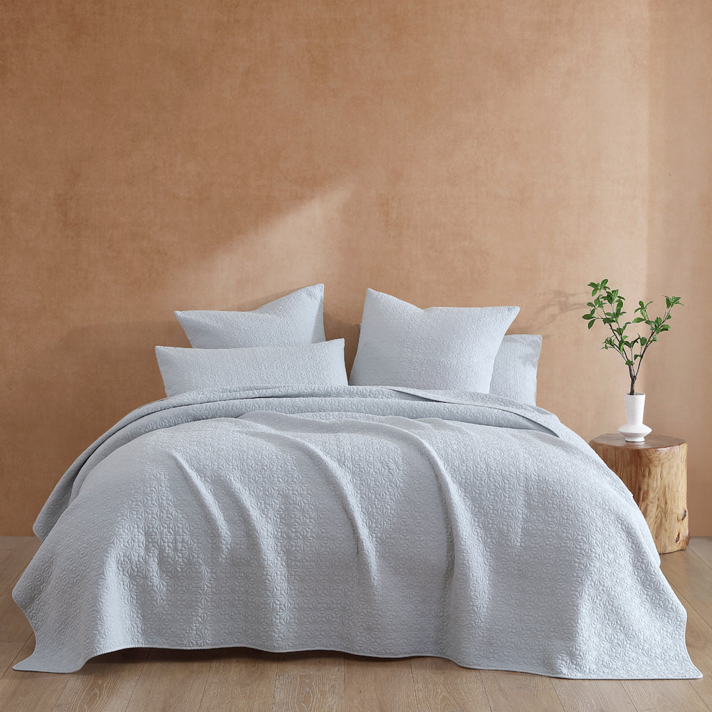 Platinum Logan and Mason Kayo Fog Bed Coverlet for Queen or King Size Beds