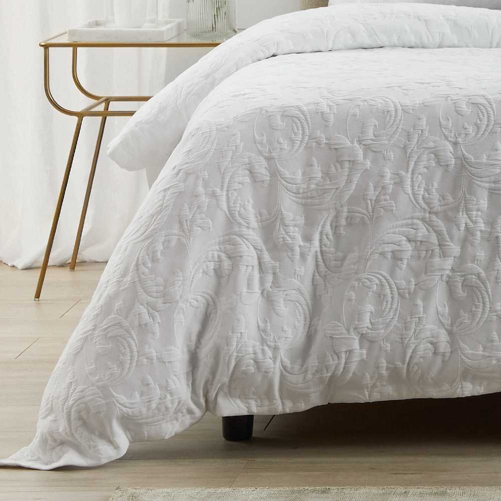 Exquisite Parisi White Quilt Cover Set for Queen - Sized Bed in Private Collection