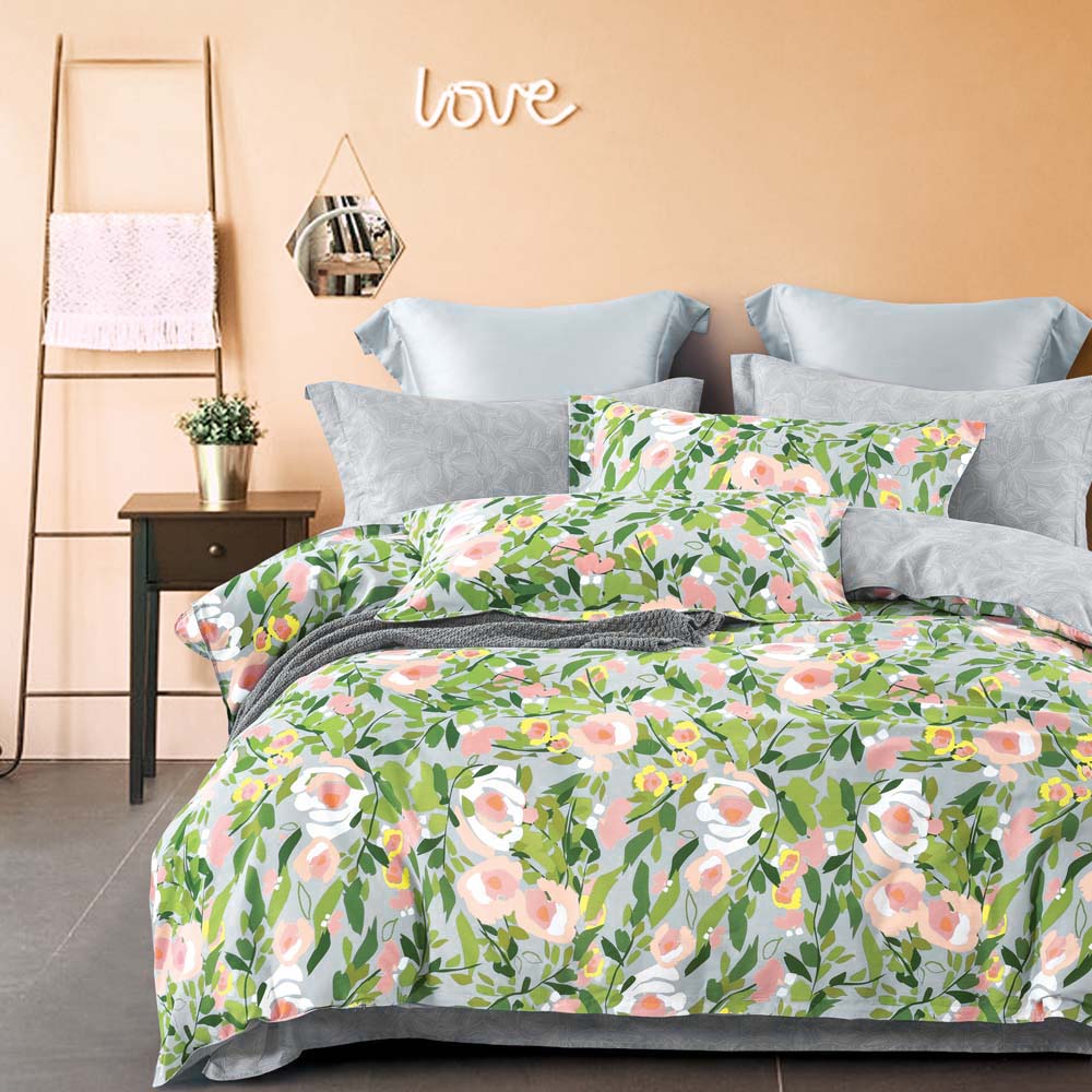 Double Bed Ruby Multi-colored Quilt Cover Set for a Romantic Bedroom Decor