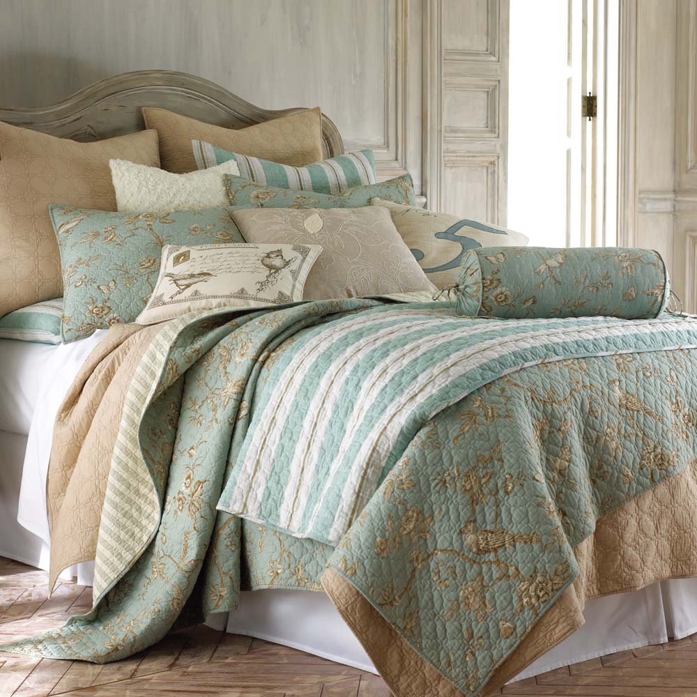 Teal Lyon Coverlet Set for Queen - Sized Bed with Quilted Design