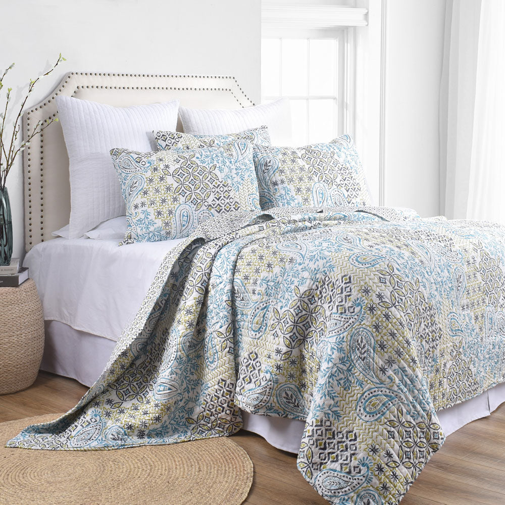Julia Classic Geometric Pattern Super King Size Bed Coverlet Set