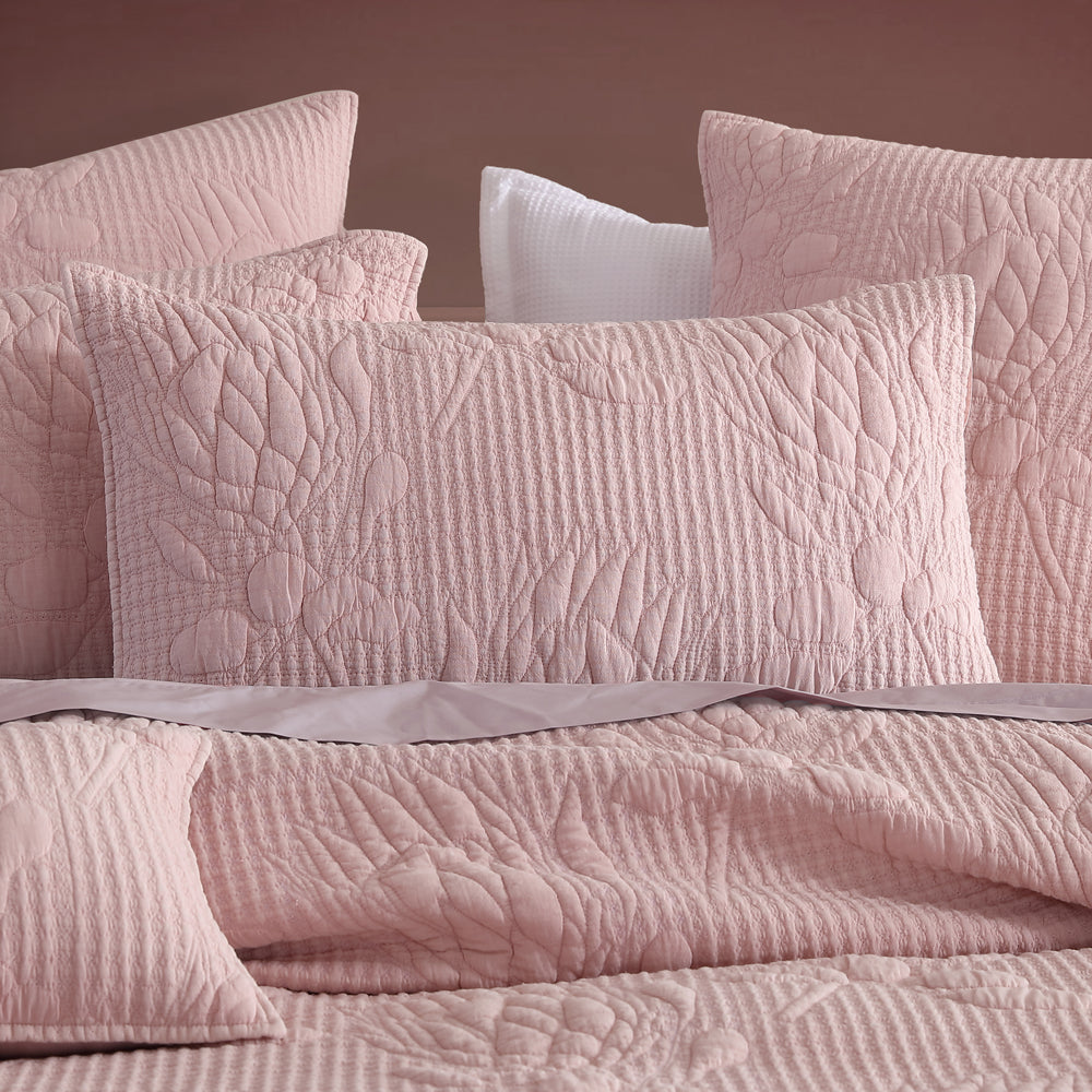 Queen-Size Flourish Rose Quilt Cover Set with Vintage Charm
