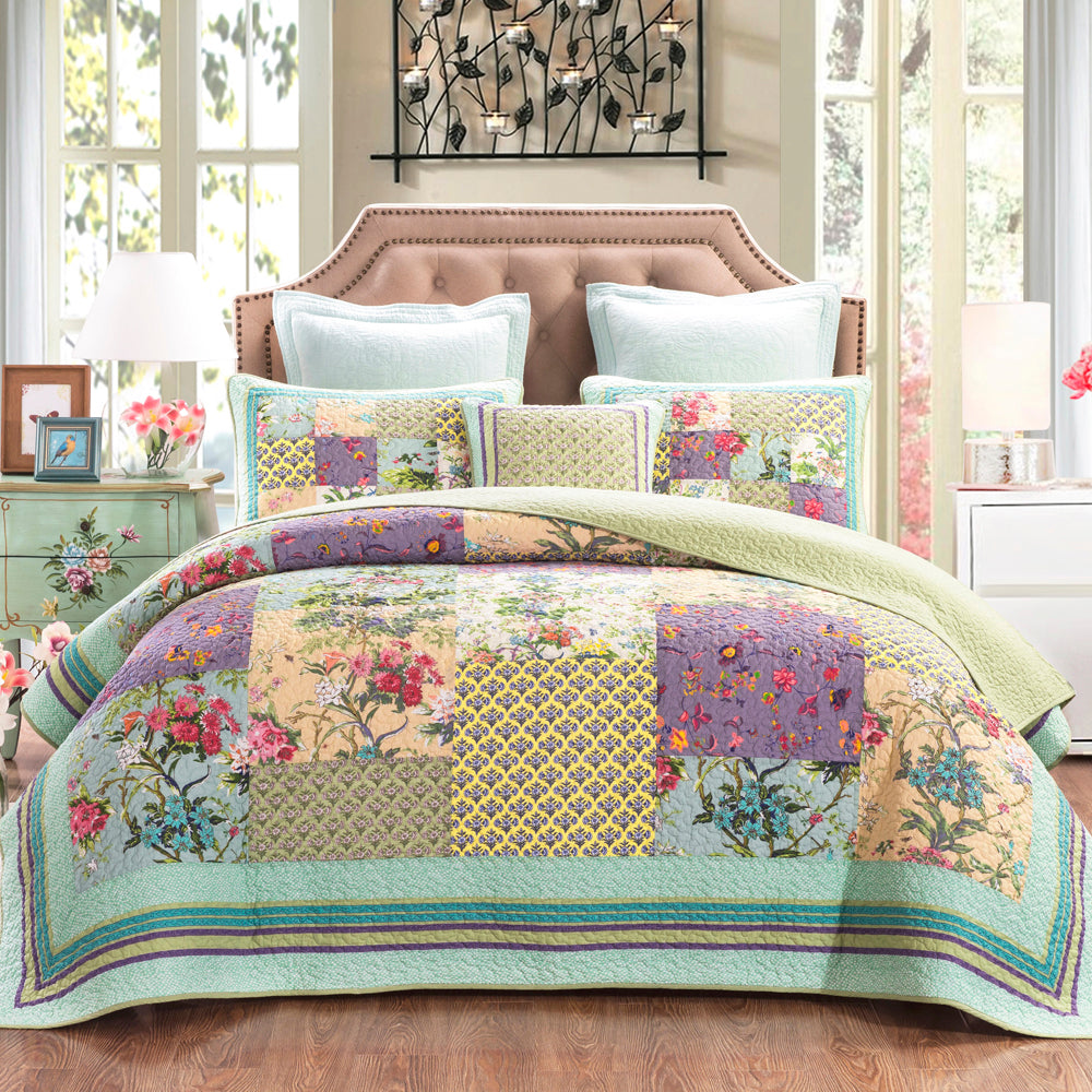 Stylish Cosmic Floral Bed Coverlet Set for Queen - Sized Beds