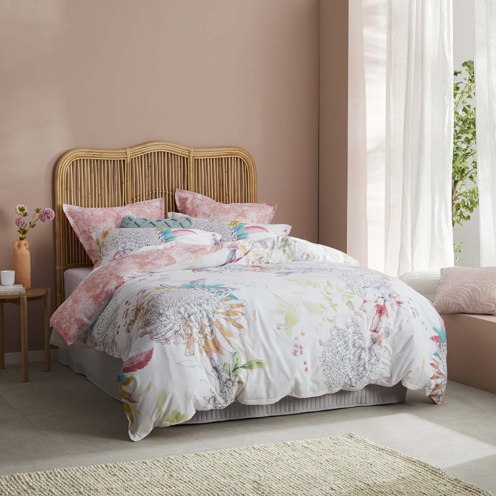 Stunning Lowanna White Queen - Sized Bed Quilt Cover Set
