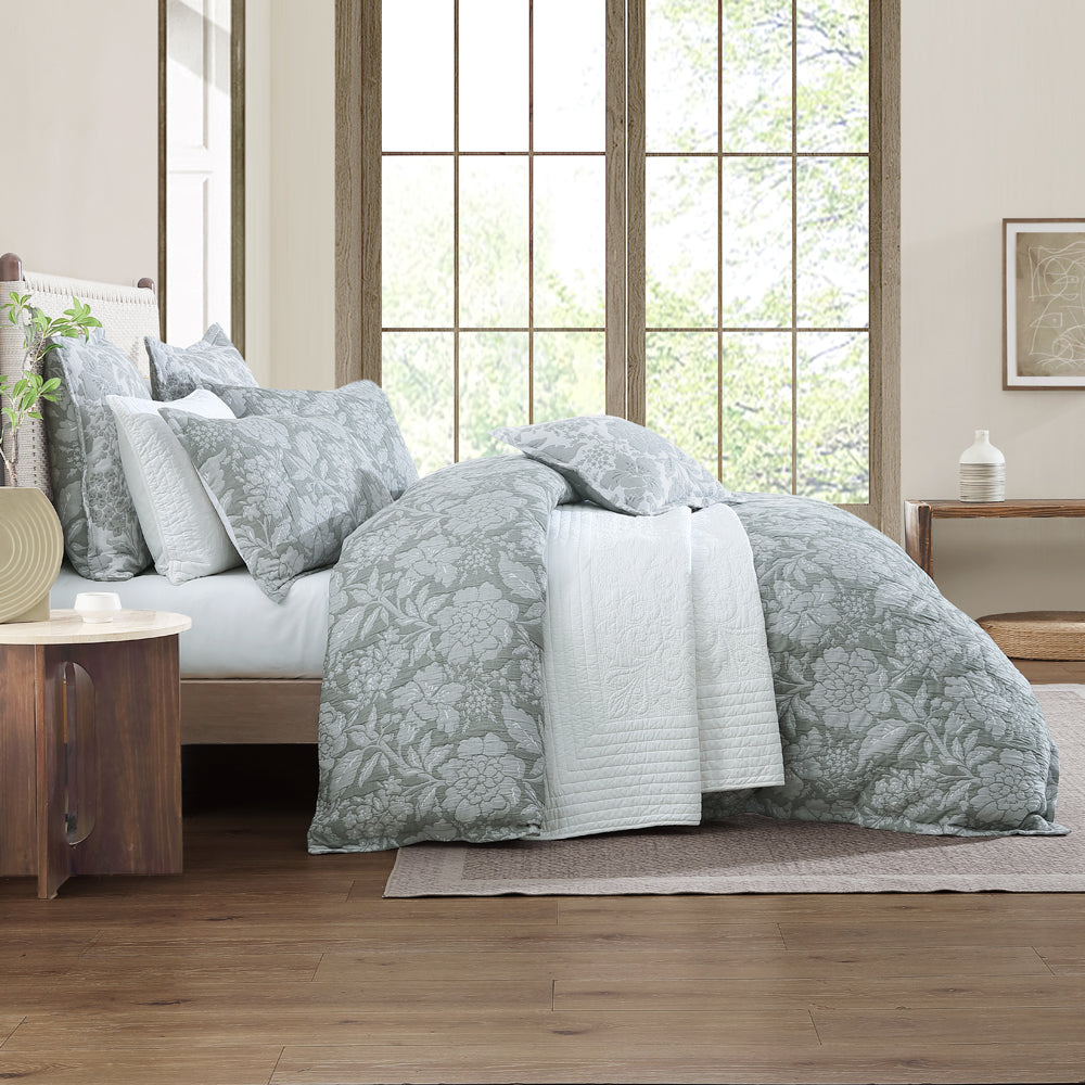 Julieta Thyme Super King Quilt Cover Set with Traditional Floral Design