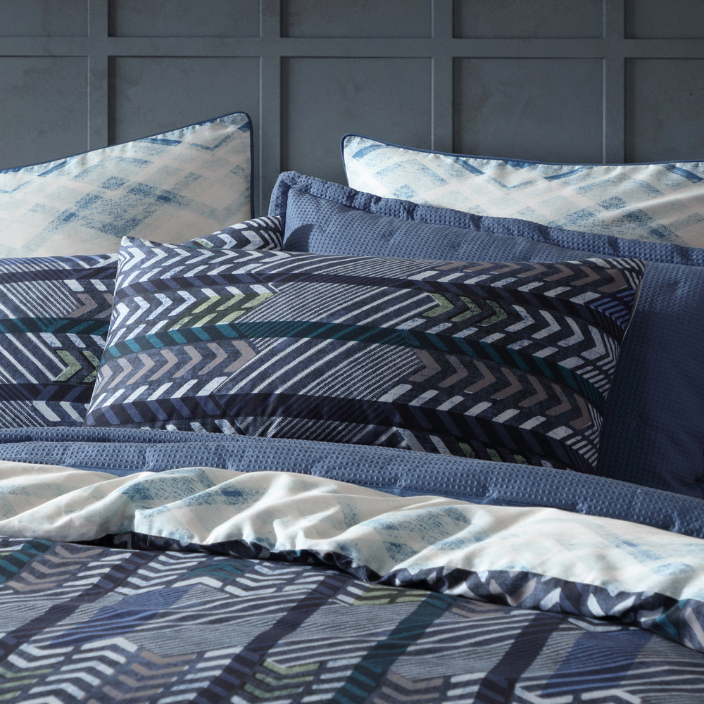 Stylish Men's Chevron Stripe Queen Bed Quilt Cover Set