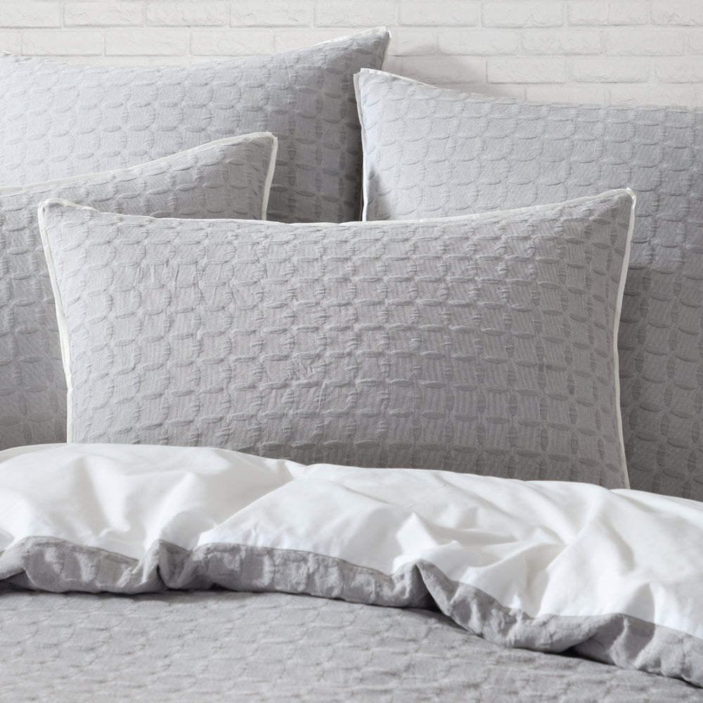 Super King Flo Fog Quilt Cover Set: A Timeless Elegance