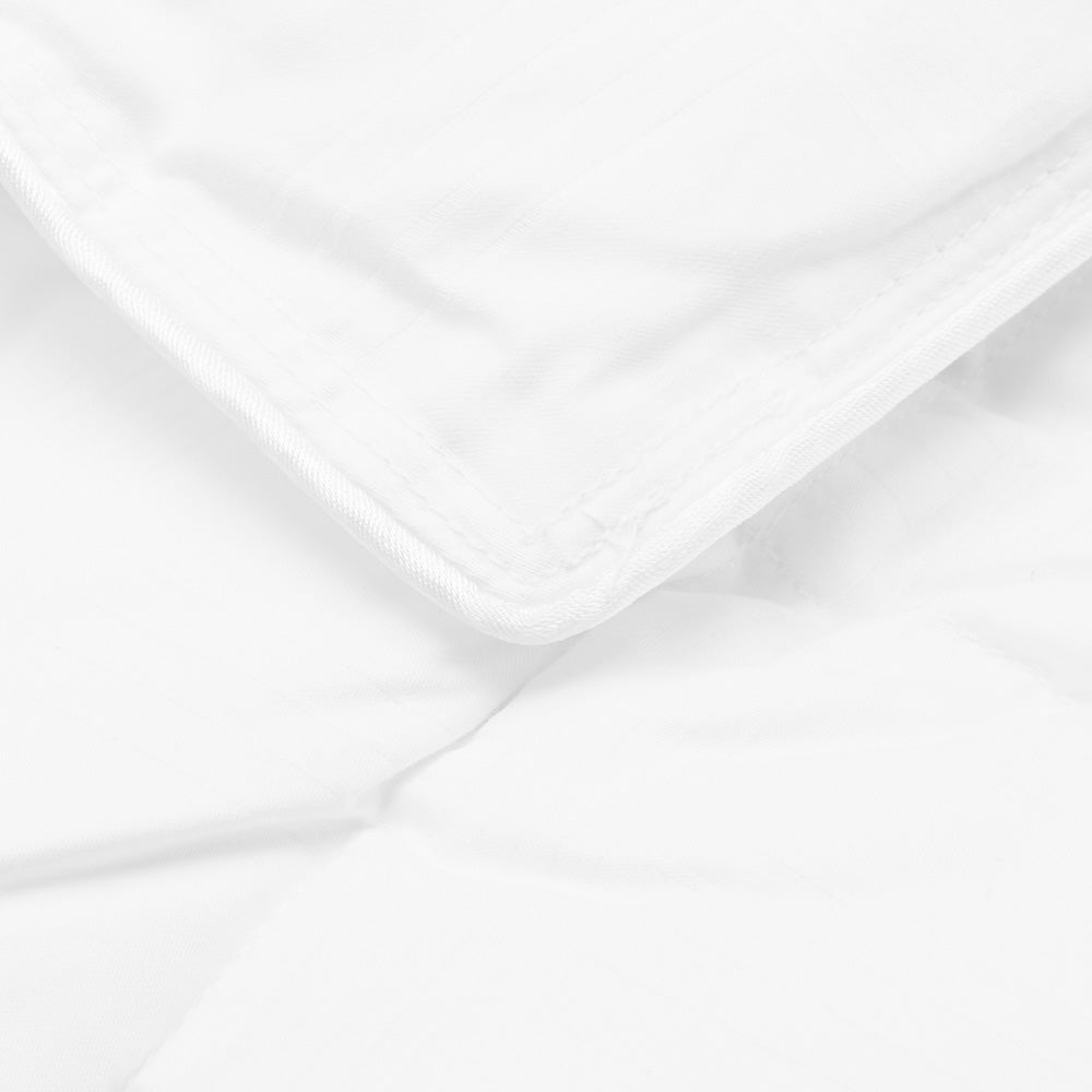 Luxurious Classique Collection King - Sized Down and Feather Quilt/Doona for Beds